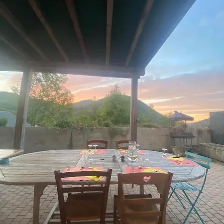 Ferme-auberge Le Cochon Du Madres Bed & Breakfast 3*