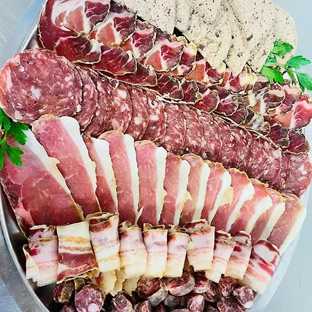 Ferme-auberge Le Cochon Du Madres Escouloubre
