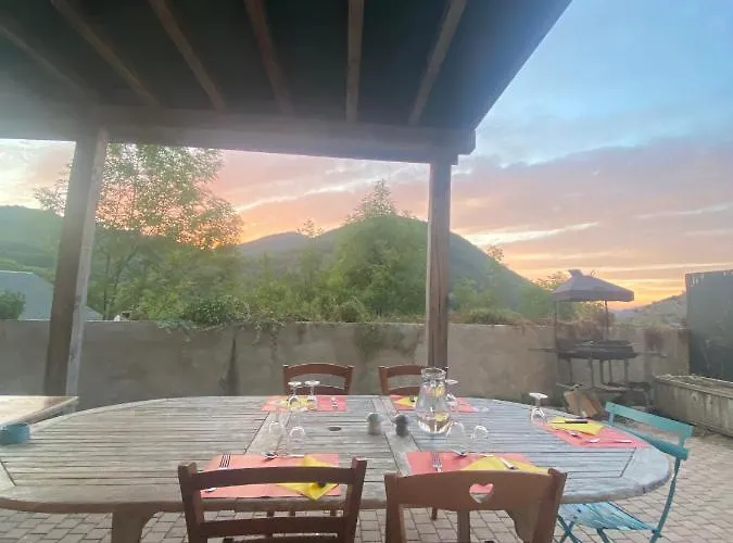 Ferme-auberge Le Cochon Du Madres Bed & Breakfast 3*