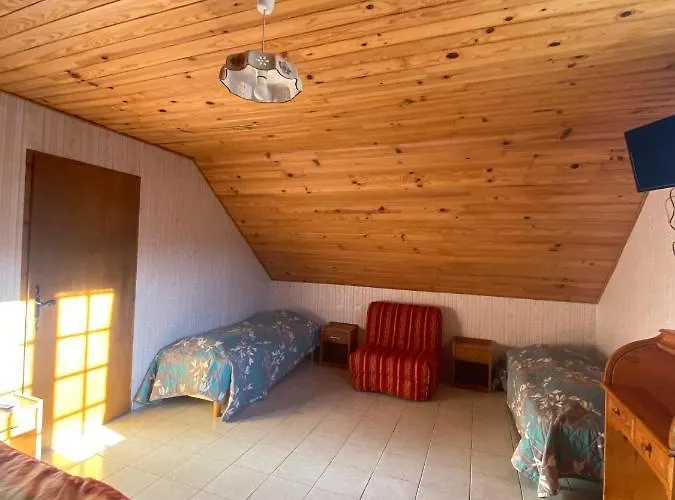 Ferme-auberge Le Cochon Du Madres Bed and Breakfast Escouloubre